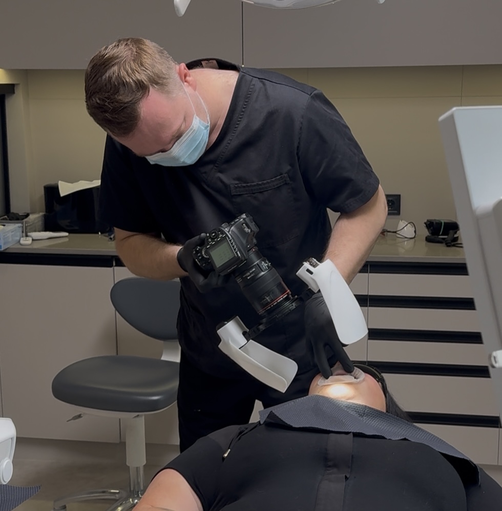 Вініри чи коронки: що краще обрати?